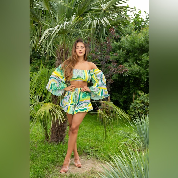 Vacation Vibe 🌴 2 Piece Boho Green Multi Color Short Set - Picture 2 of 5